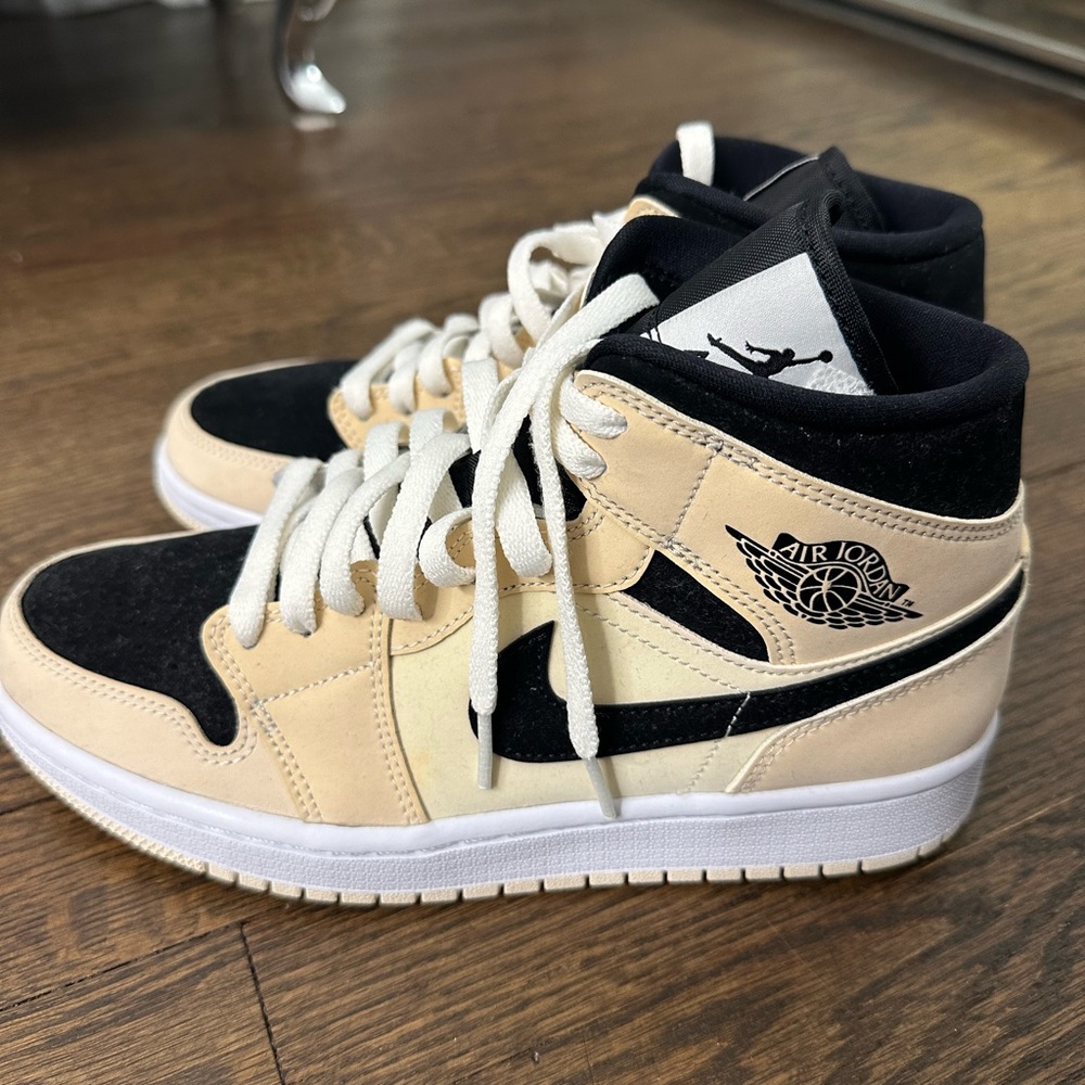 Women’s Air Jordan Mochas